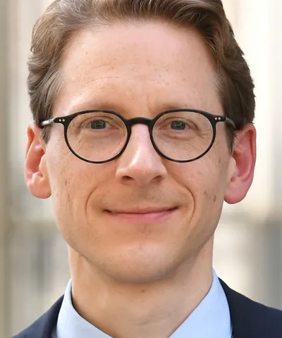 Portrait of Eckart Bueren